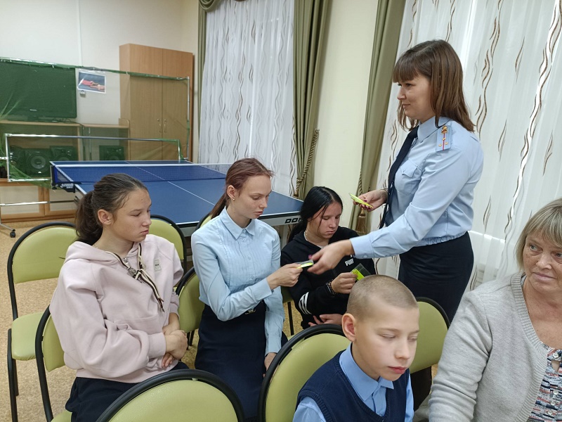 В ГКОУ УР «Светлянская школа – интернат» прошла встреча с инспектором ОГИБДД.